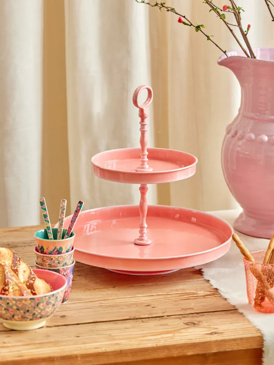 Rice etasjefat i metall – coral (37 cm)