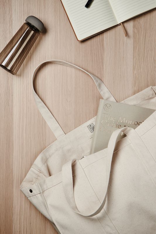 Hilo maxi toteveske i AWARE™ resirkulert canvas 32L