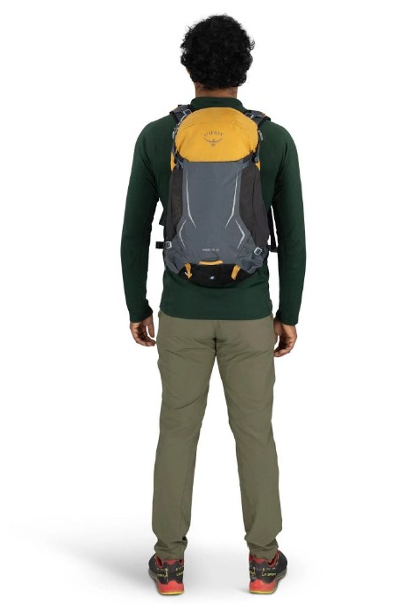 Superlett dagstursekk Hikelite 26 fra Osprey, Tungsten Yellow