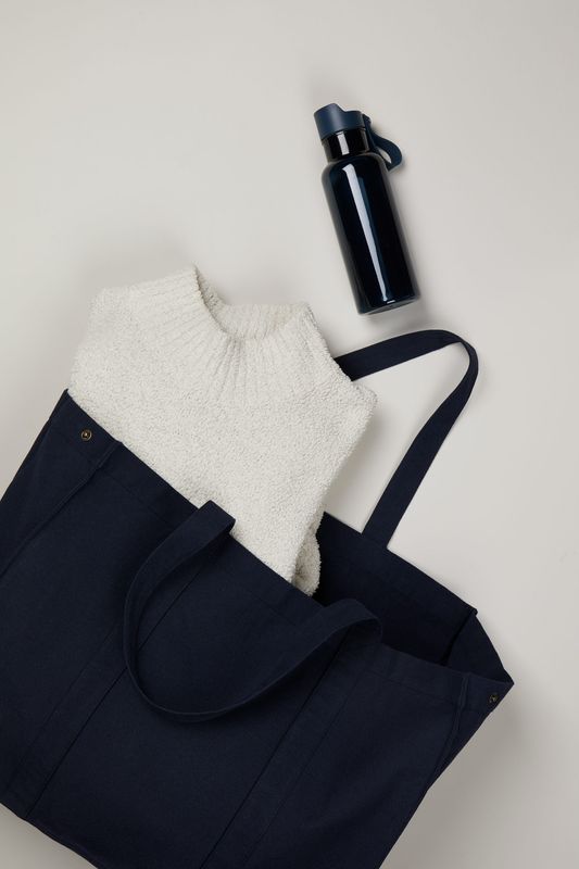 Hilo maxi toteveske i AWARE™ resirkulert canvas 32L