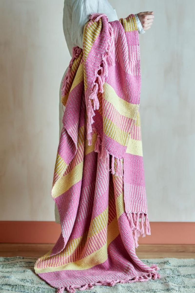 Bloomingville pledd Isnel Pink Plaid, 160x130 cm
